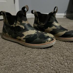 Googan Squad size 9 boots